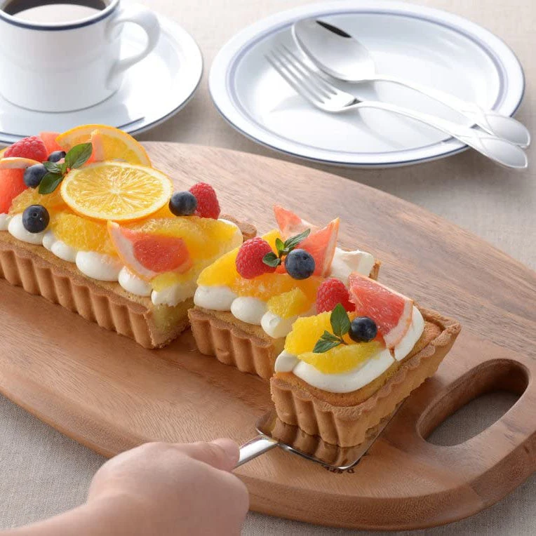 KEVNHAUN Oval Cutting Board & Cake Tray 3 KEVNHAUN Oval Cutting Board & Cake Tray - Image 3