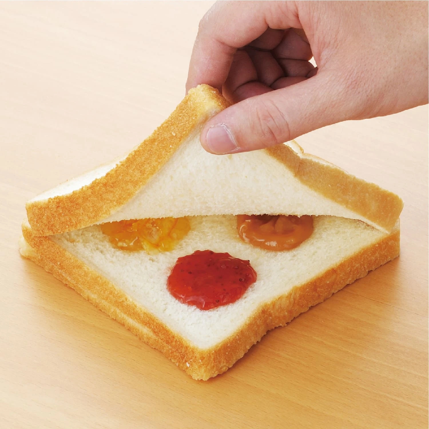 Akebono Clover-Shaped Sandwich Cutter & Sealer 2 Akebono Clover-Shaped Sandwich Cutter & Sealer - Image 2