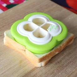 Akebono Clover-Shaped Sandwich Cutter & Sealer 16 Akebono Clover-Shaped Sandwich Cutter & Sealer -Kitchen Supplies AkebonoClover ShapedSandwichCutter Sealer 3 a4ac1b1c dfe5 4ce1 a084 db39d0a34798