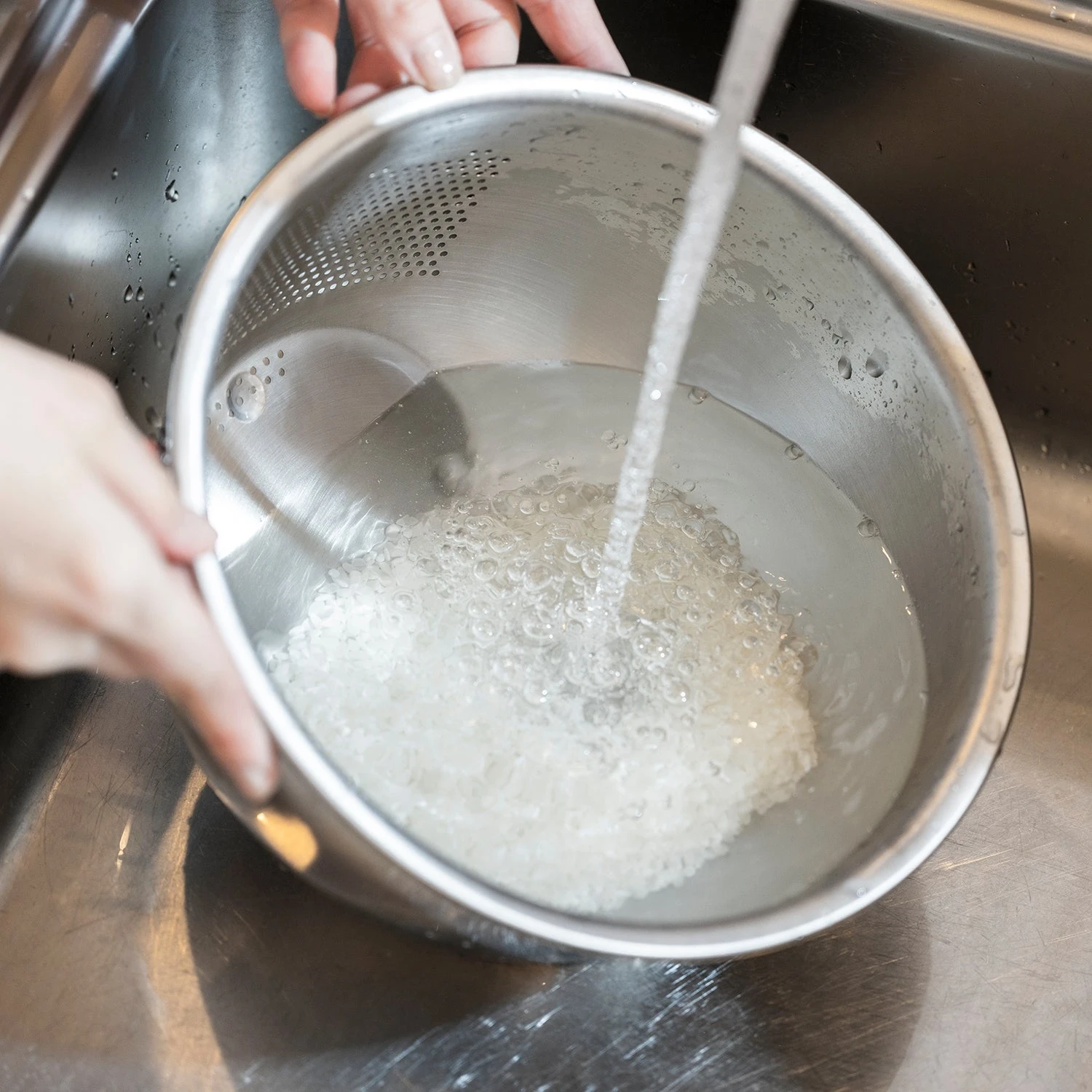 Fujii Stainless Steel 3-Way Rice Washing Bowl With Perforated Strainer 21.5cm 3 Fujii Stainless Steel 3-Way Rice Washing Bowl With Perforated Strainer 21.5cm - Image 3