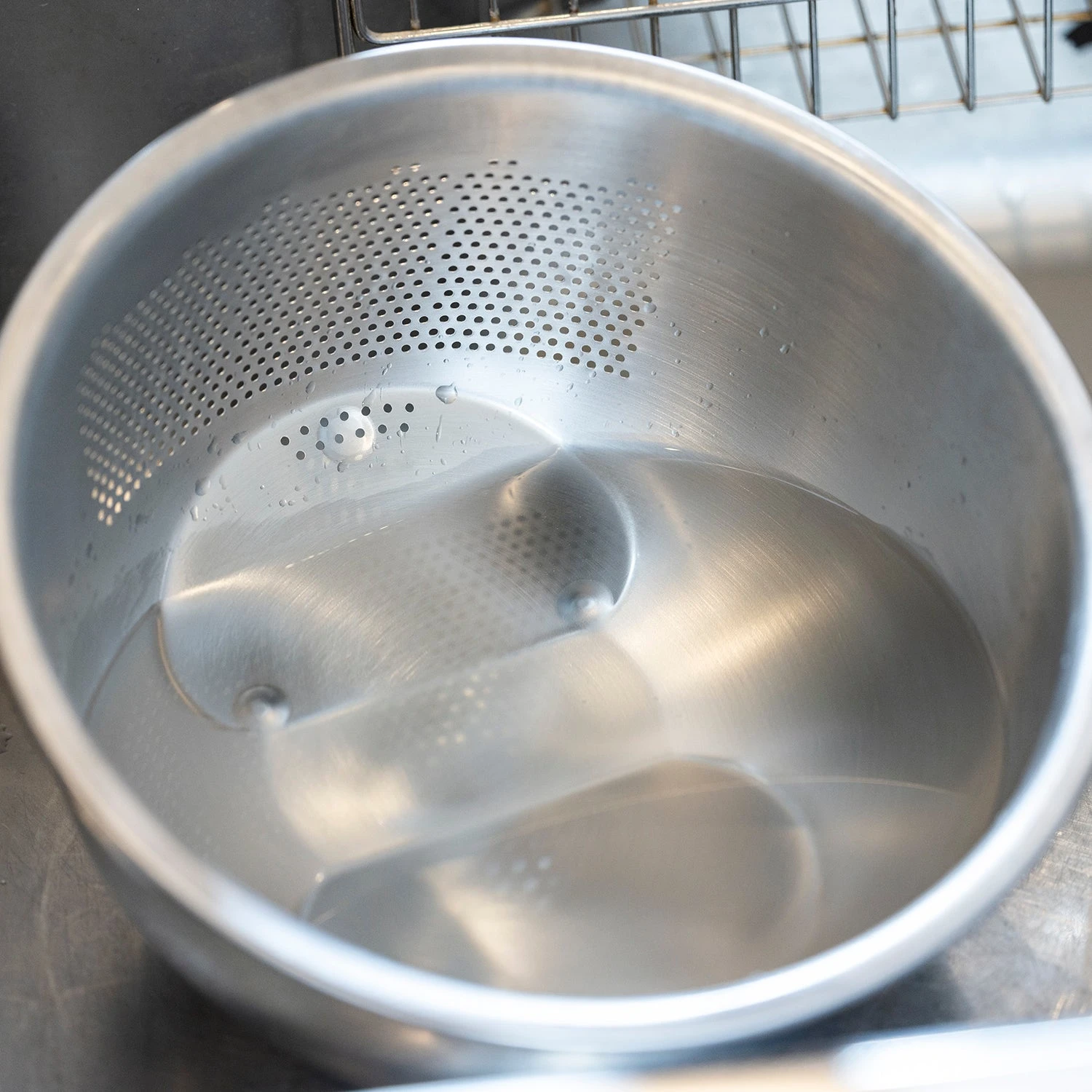 Fujii Stainless Steel 3-Way Rice Washing Bowl With Perforated Strainer 21.5cm 6 Fujii Stainless Steel 3-Way Rice Washing Bowl With Perforated Strainer 21.5cm - Image 6