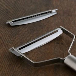 Kai Seki Magoroku Stainless Steel Peeler 8 Kai Seki Magoroku Stainless Steel Peeler -Kitchen Supplies SekiMagorokuStainlessSteelPeelerDH3301 4 f74a74bd 38fc 4a29 af5e 63009e78d90e