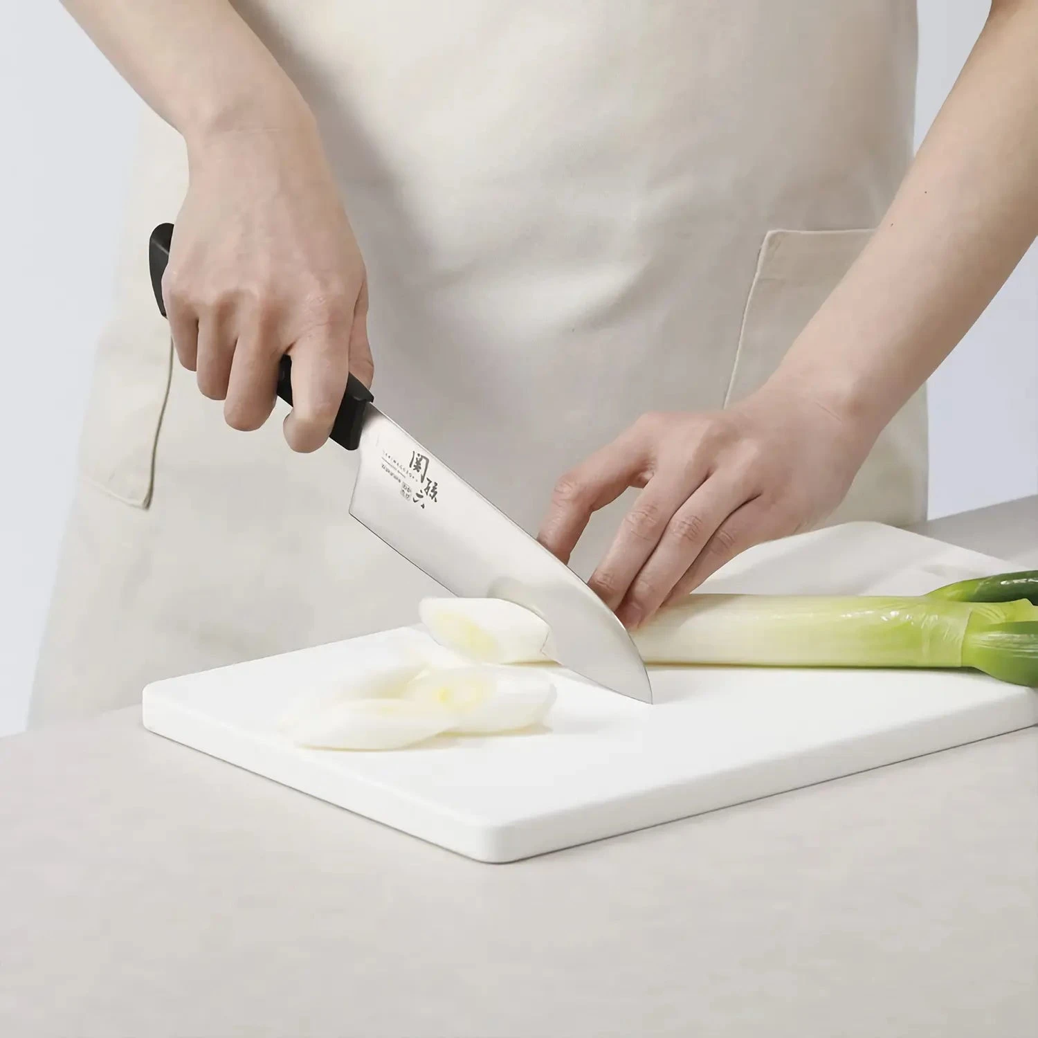 Kai Seki Magoroku Wakatake Stainless Steel Santoku Knife 4 Kai Seki Magoroku Wakatake Stainless Steel Santoku Knife - Image 4