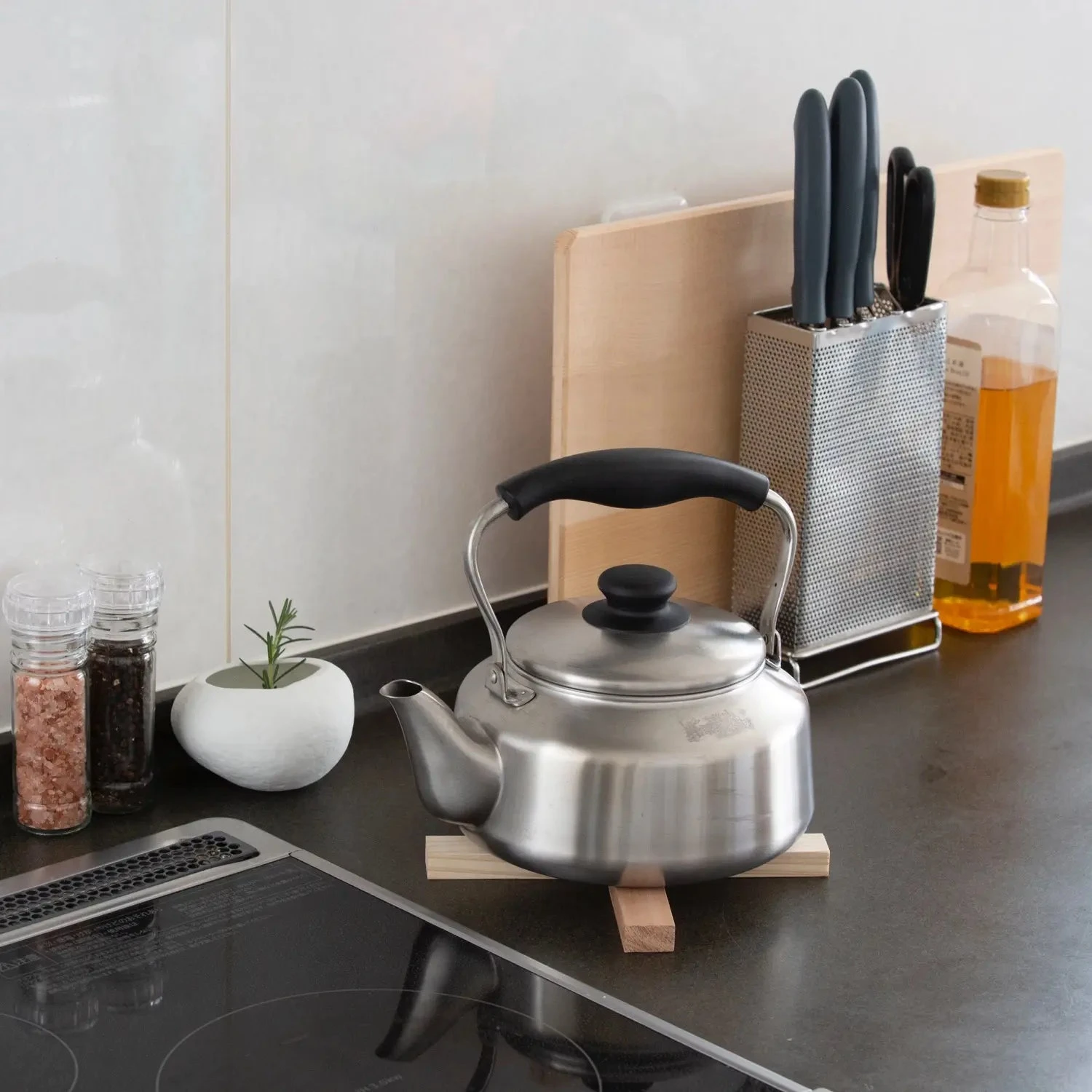 Sori Yanagi Stainless Steel Induction Kettle 6 Sori Yanagi Stainless Steel Induction Kettle - Image 6